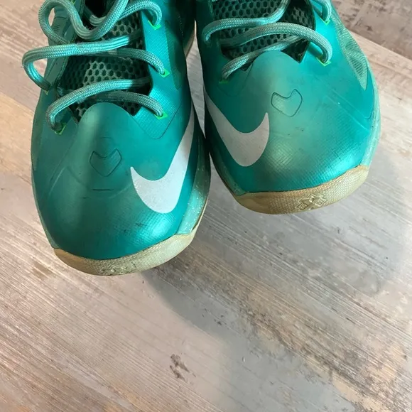 Nike LeBron green sneakers 6Y