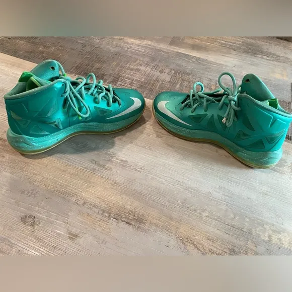 Nike LeBron green sneakers 6Y