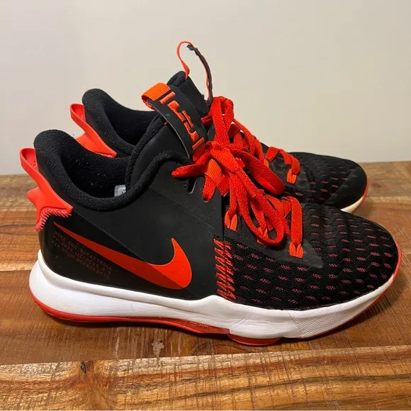 Nike LeBron James Witness Sneakers, Youth 5.5