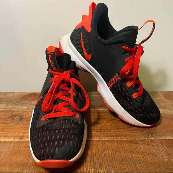 Nike LeBron James Witness Sneakers, Youth 5.5