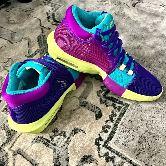 Nike Lebron Witness VIII Basketball Shoes Sneakers purple teal 9.5 US 43 EUR