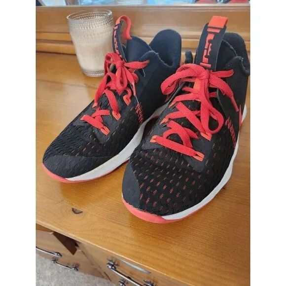 Nike LeBron Witness Shoes - Size 7Y, Black/Red/Bright Crimson, Excellent Conditi