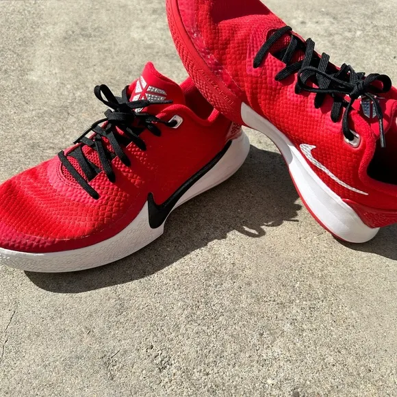 Nike Mamba Kobe university red basketball shoes size 9