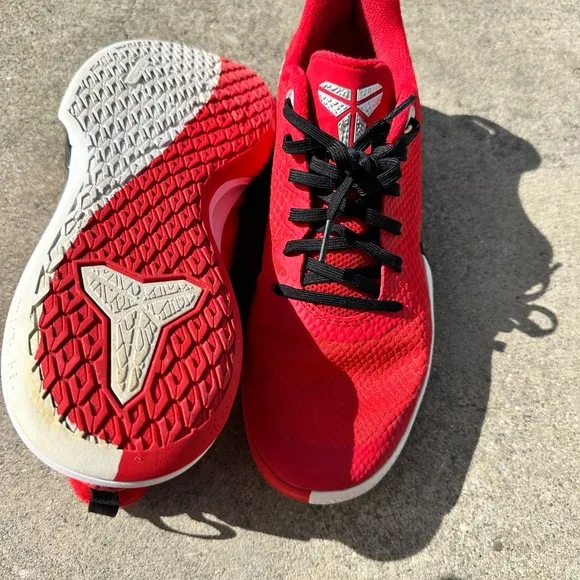 Nike Mamba Kobe university red basketball shoes size 9