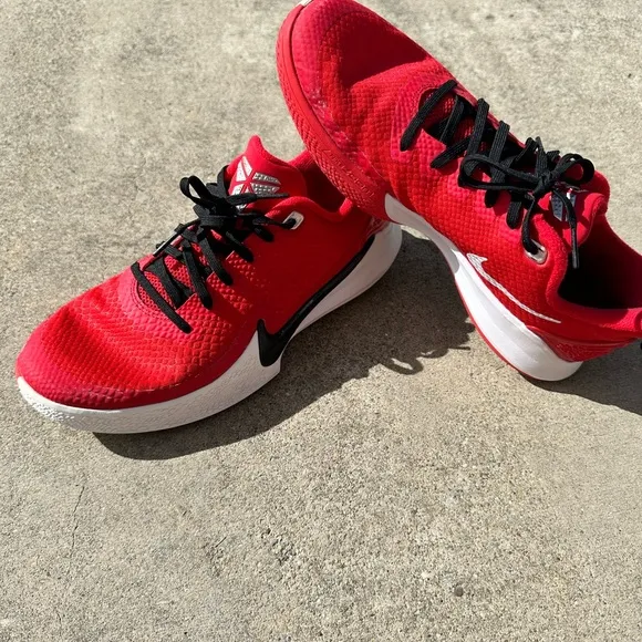 Nike Mamba Kobe university red basketball shoes size 9