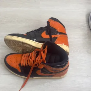 Nike Men's Black and Orange High-Top Sneakers