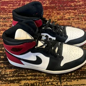 Nike Men's Black and Red High-Top Sneakers- Jordan 1