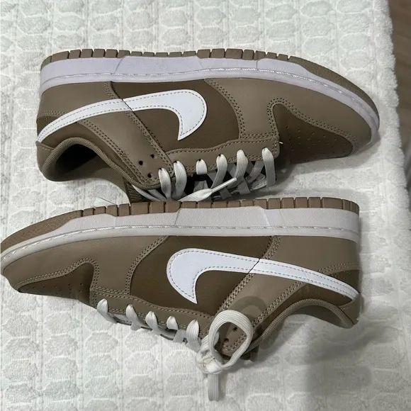 Nike Men's Brown and White Low Dunks  7.5