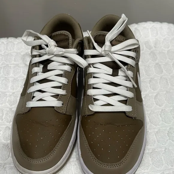 Nike Men's Brown and White Low Dunks  7.5