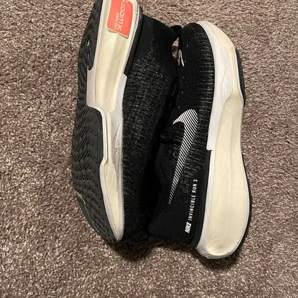Nike Men's Invincible 3 Running Shoes