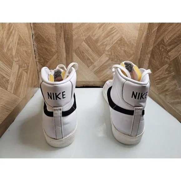 Nike Men's Mid 77 Vintage White Shoes Size 12.5.  644