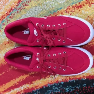 Nike Men's Red Sneakers