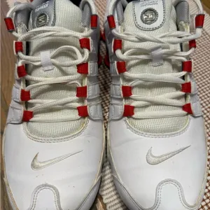 Nike Men's White and Red original Shox Sneakers