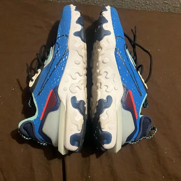 Nike React Vision Photo Blue fits ladies size 10.5