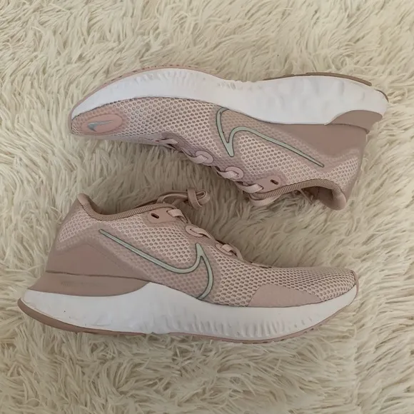 Nike Renew Run Womens Sneakers Running Shoes