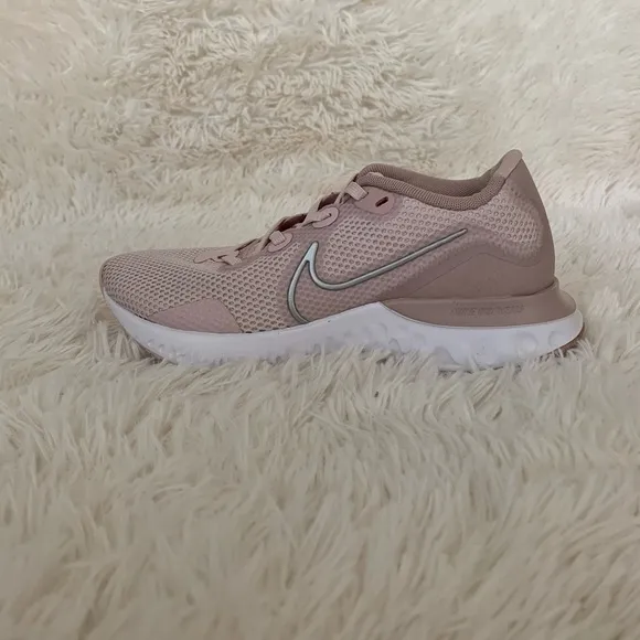 Nike Renew Run Womens Sneakers Running Shoes