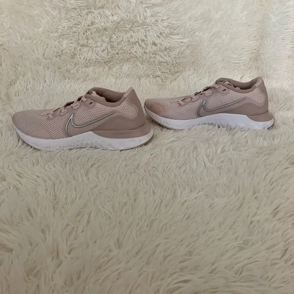 Nike Renew Run Womens Sneakers Running Shoes
