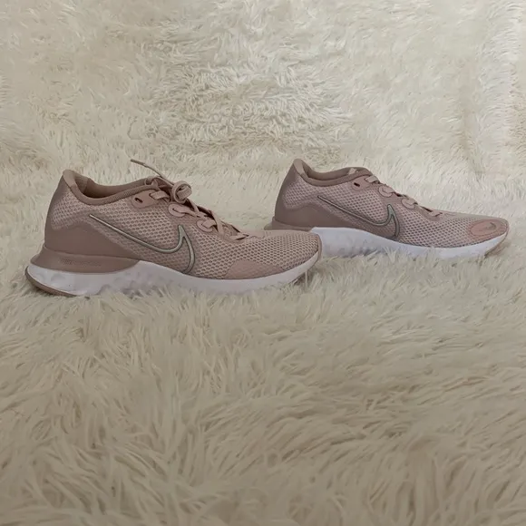 Nike Renew Run Womens Sneakers Running Shoes