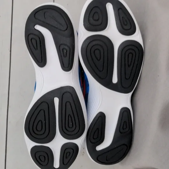 Nike Revolution 4 Youth Sneakers 5.5 or Womens 6.5