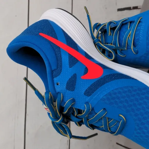 Nike Revolution 4 Youth Sneakers 5.5 or Womens 6.5