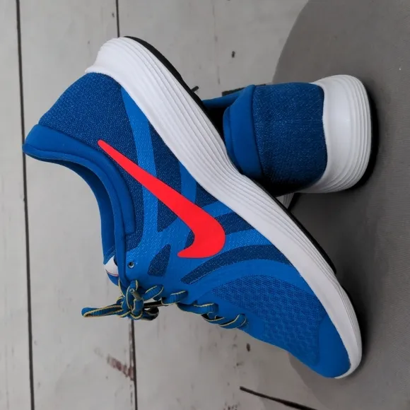 Nike Revolution 4 Youth Sneakers 5.5 or Womens 6.5