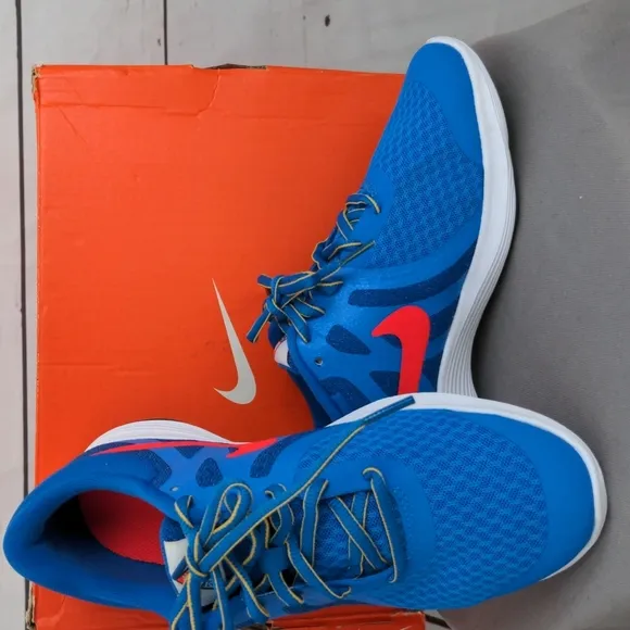 Nike Revolution 4 Youth Sneakers 5.5 or Womens 6.5