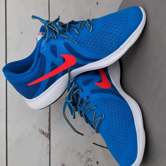 Nike Revolution 4 Youth Sneakers 5.5 or Womens 6.5