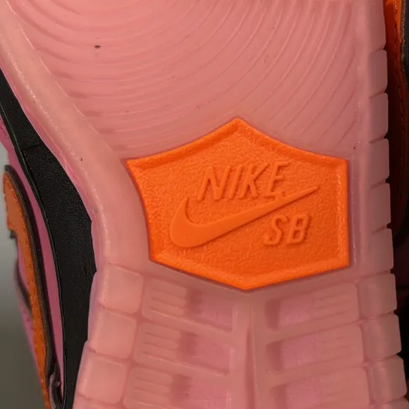 Nike  the Power-puff Girls X Dunk Pro SB QS Low Blossom Sneakers
