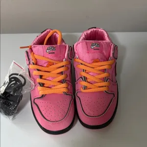 Nike  the Power-puff Girls X Dunk Pro SB QS Low Blossom Sneakers