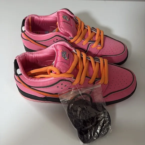 Nike  the Power-puff Girls X Dunk Pro SB QS Low Blossom Sneakers