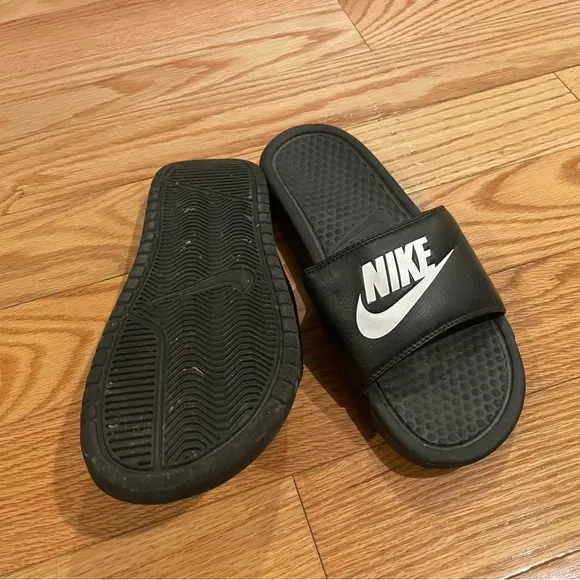 Nike Tiempo Legend Club Indoor Soccer Shoes and slides size 7