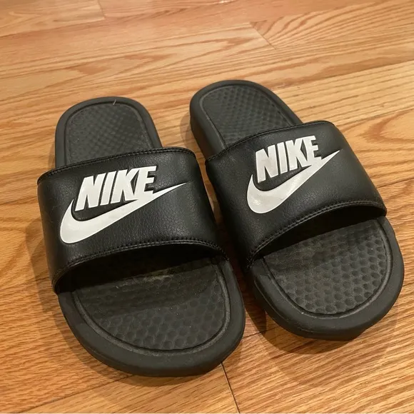 Nike Tiempo Legend Club Indoor Soccer Shoes and slides size 7