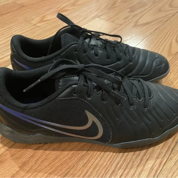 Nike Tiempo Legend Club Indoor Soccer Shoes and slides size 7