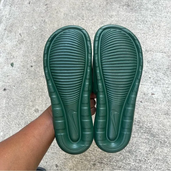 NIKE VICTOR ONE SLIDES ALL GREEN WHITE VICTORI BLACKS SPORT JETS