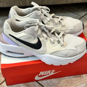 Nike Women's Air Max Fushion Cream and Black Sneakers