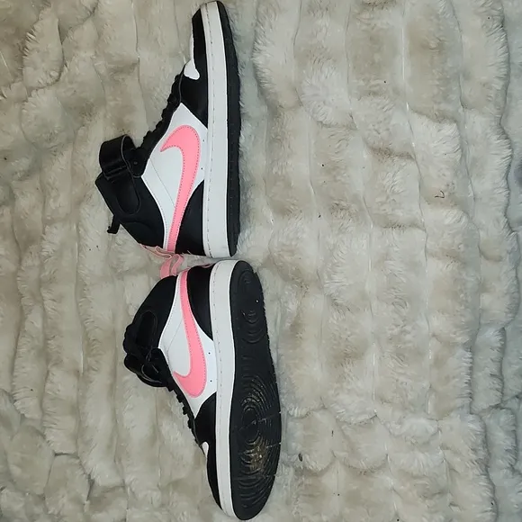 Nike Women's Black and Pink High-Top Sneakers