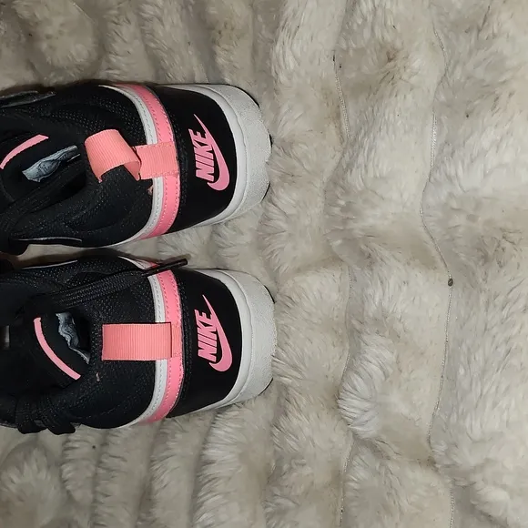 Nike Women's Black and Pink High-Top Sneakers