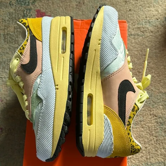 Nike Women's Multicolor Sneakers