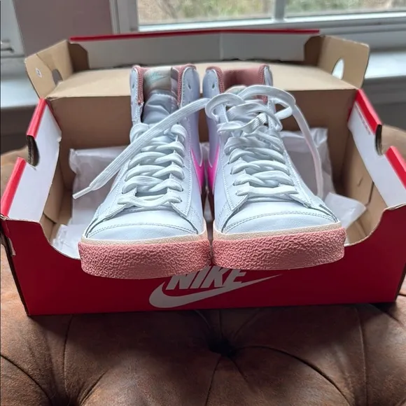 Nike Women's White and Pink Sneakers