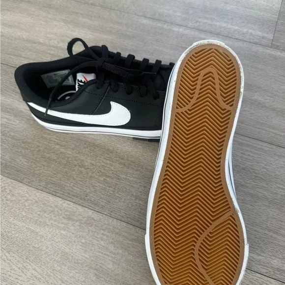 Nike YOUTH 5 Black and White Sneakers