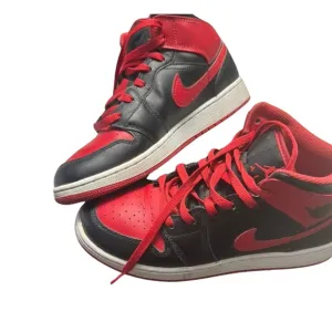 Nike Youth Black and Red Air Jordans  Size 6.5