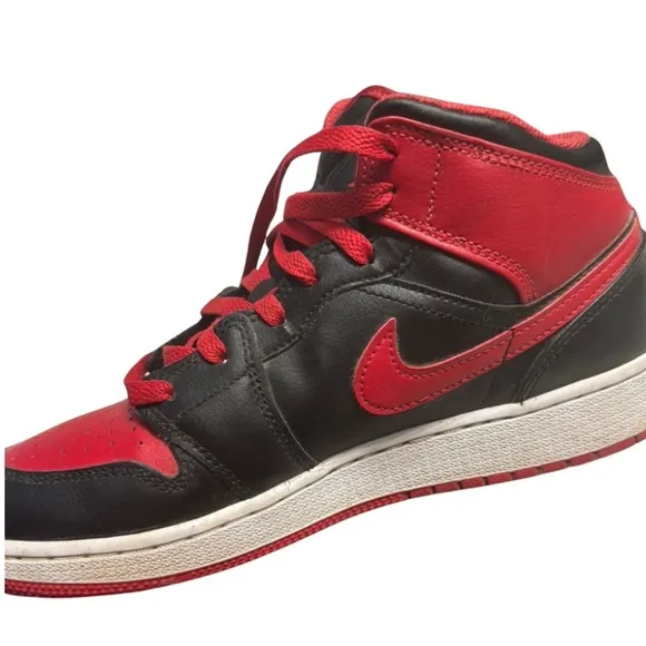 Nike Youth Black and Red Air Jordans  Size 6.5
