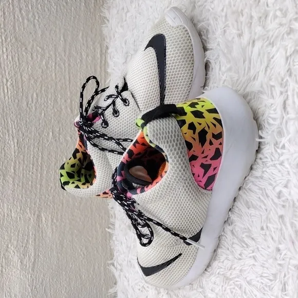 Nike Youth White Mesh Fabric Almond Toe Lace Up Platform Heel Athletic Sneaker