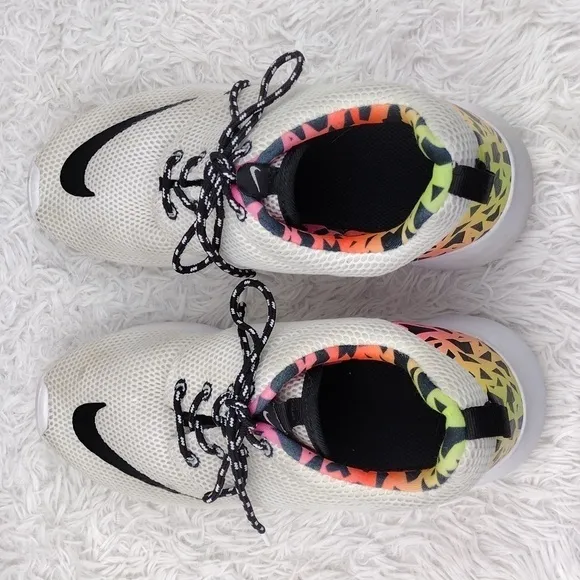 Nike Youth White Mesh Fabric Almond Toe Lace Up Platform Heel Athletic Sneaker