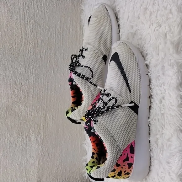 Nike Youth White Mesh Fabric Almond Toe Lace Up Platform Heel Athletic Sneaker
