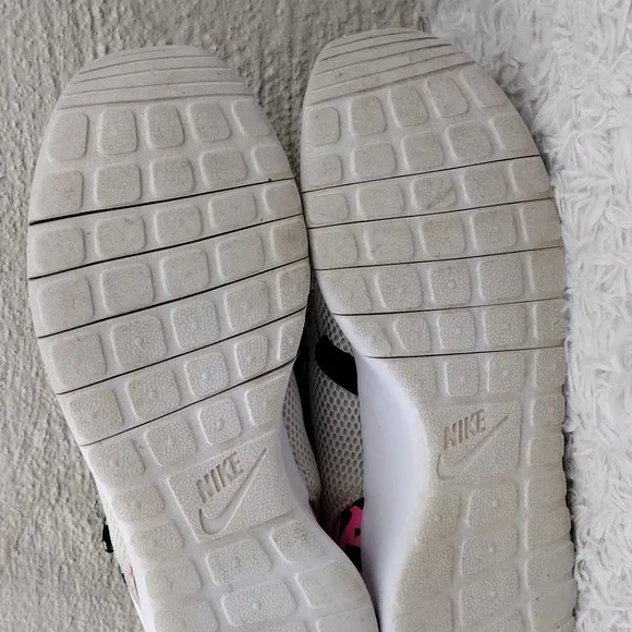 Nike Youth White Mesh Fabric Almond Toe Lace Up Platform Heel Athletic Sneaker