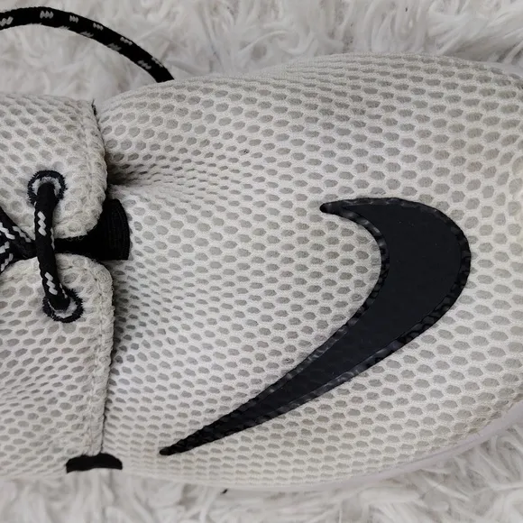 Nike Youth White Mesh Fabric Almond Toe Lace Up Platform Heel Athletic Sneaker