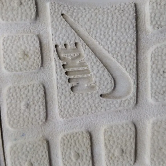 Nike Youth White Mesh Fabric Almond Toe Lace Up Platform Heel Athletic Sneaker