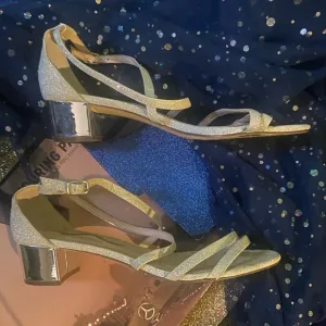 NINA DREAMY WHTE SHIMMERY SILVER BLOCK HEEL STRAPPY Shoes LEATHER INSOLES COMFY