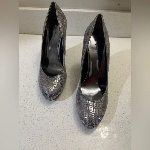 Nine West Silver Gray Metallic Sequin Round Formal Block Heels Shoes Pumps 8